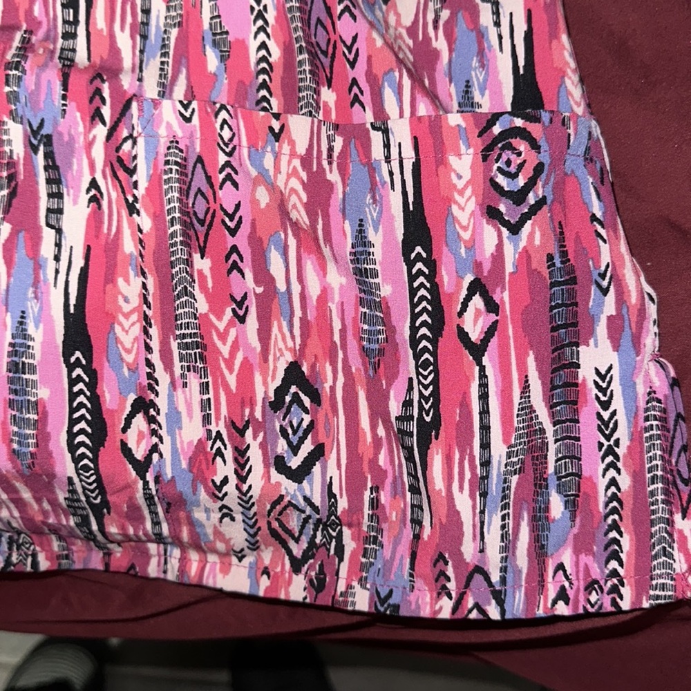 Beautiful medium scrub 👚 - Picture 5 of 7